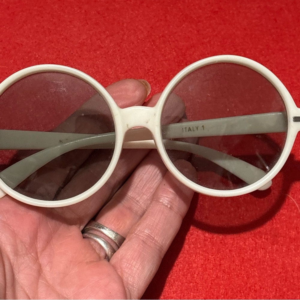 Stylish Cream Round Sunglasses 1950-1960ss